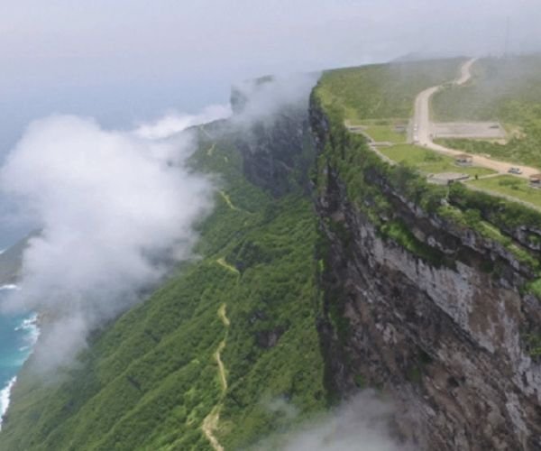 famous mountains in Salalah