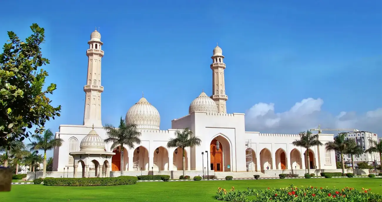 Nabi Umran Tomb in Salalah Exploring Oman’s Mysterious 30-Foot Giant Tomb