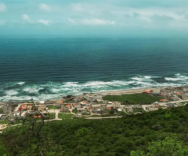 Salalahs-Lush-Villages-Secret-Cliffs-Tour