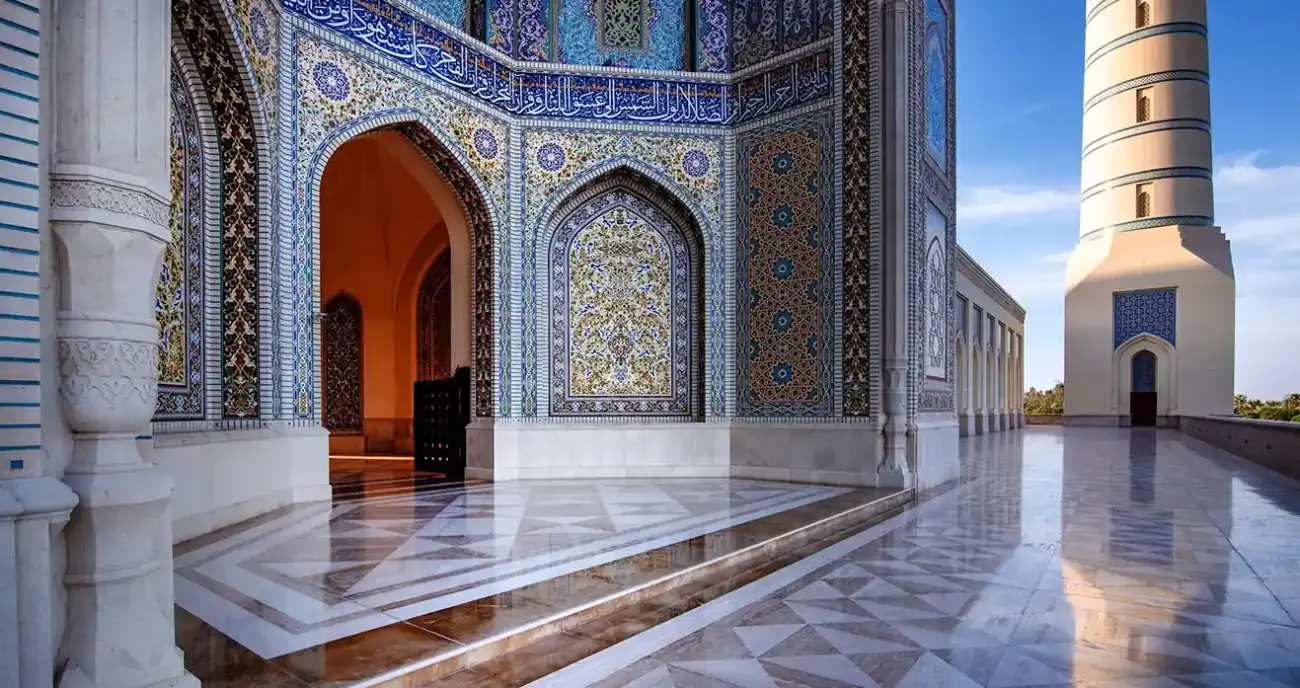 Exploring Sultan Qaboos Grand Mosque Muscat A Visitor’s Guide