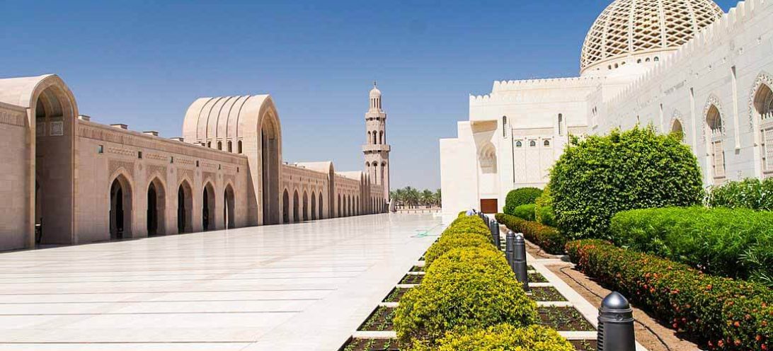 1080px-Sultan_Qaboos_Grand_Mosque_2019_03