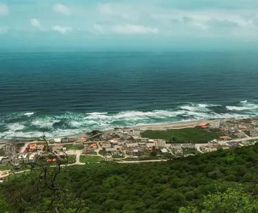 Salalahs-Lush-Villages-Secret-Cliffs-Tour